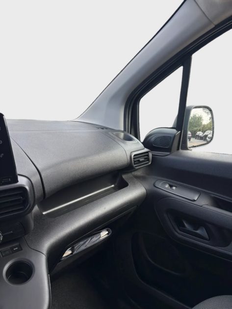 PEUGEOT PARTNER HDI 130 EAT8 