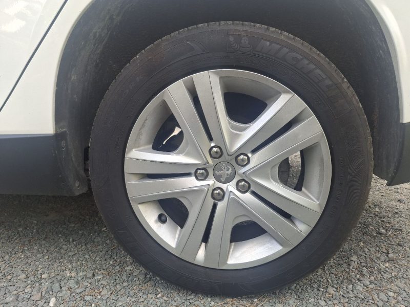 PEUGEOT 2008 1.2 PURETECH 82CH STYLE
