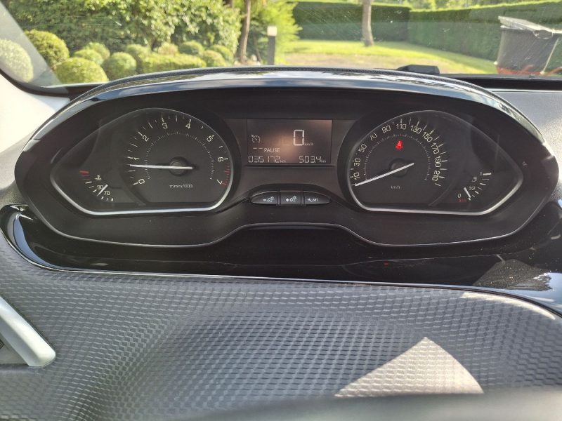 PEUGEOT 2008 1.2 PURETECH 82CH STYLE