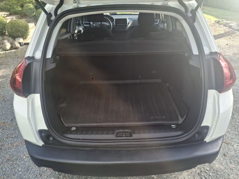 PEUGEOT 2008 1.2 PURETECH 82CH STYLE