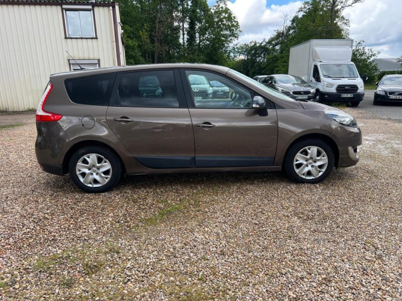 RENAULT GRAND SCENIC 1.5 dCi 110 ch Confort 7PL
