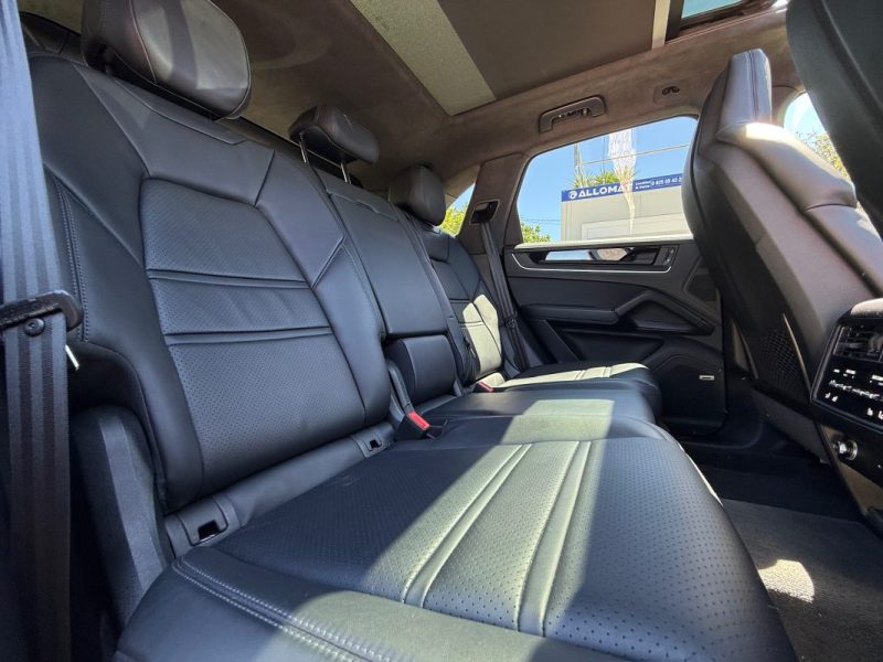 PORSCHE CAYENNE GTS FULL OPTION 2024