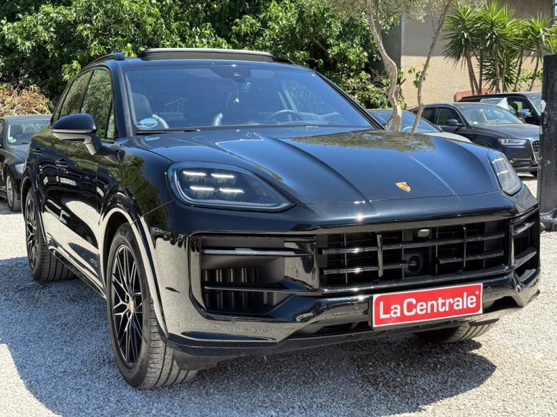PORSCHE CAYENNE GTS FULL OPTION 2024