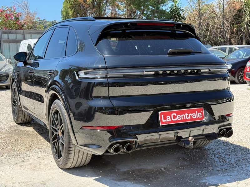 PORSCHE CAYENNE GTS FULL OPTION 2024