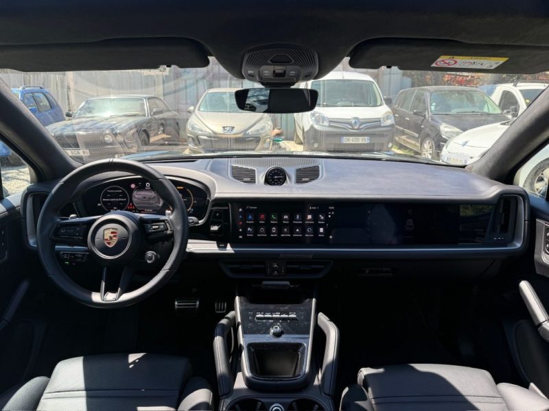 PORSCHE CAYENNE GTS FULL OPTION 2024