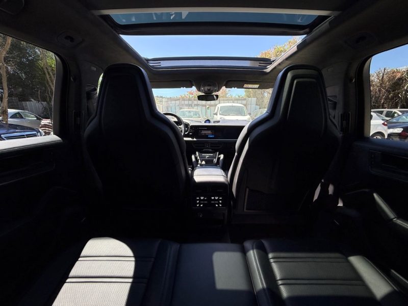 PORSCHE CAYENNE GTS FULL OPTION 2024