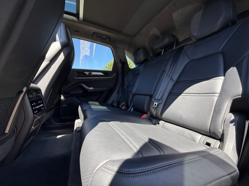 PORSCHE CAYENNE GTS FULL OPTION 2024