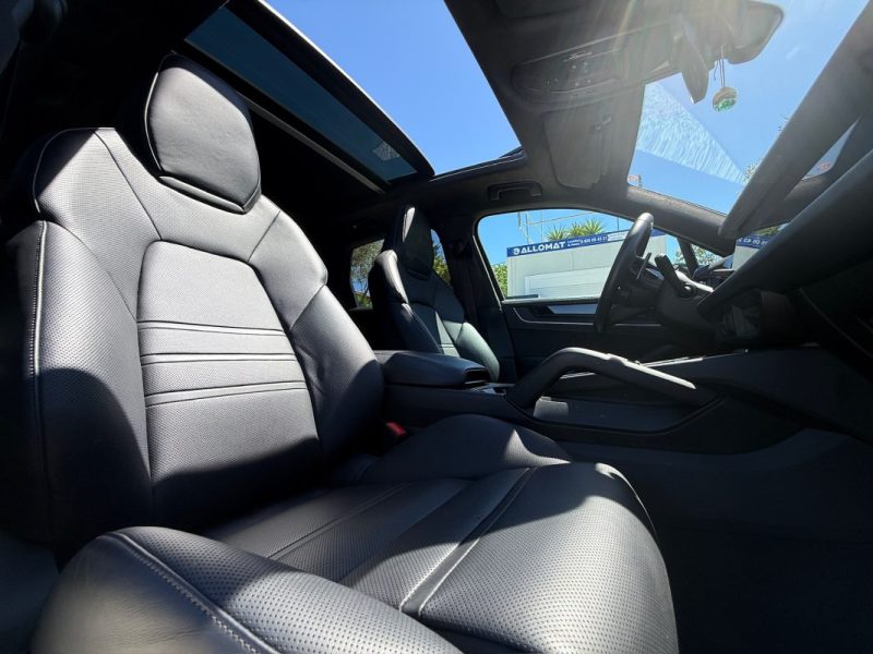 PORSCHE CAYENNE GTS FULL OPTION 2024
