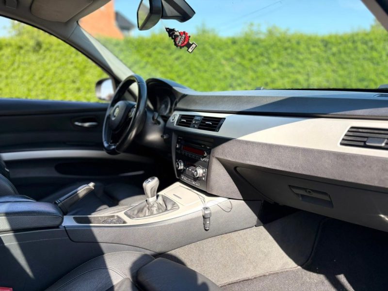 Magnifique BMW SERIE 3 320i Pack Luxe 