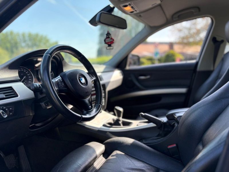 Magnifique BMW SERIE 3 320i Pack Luxe 