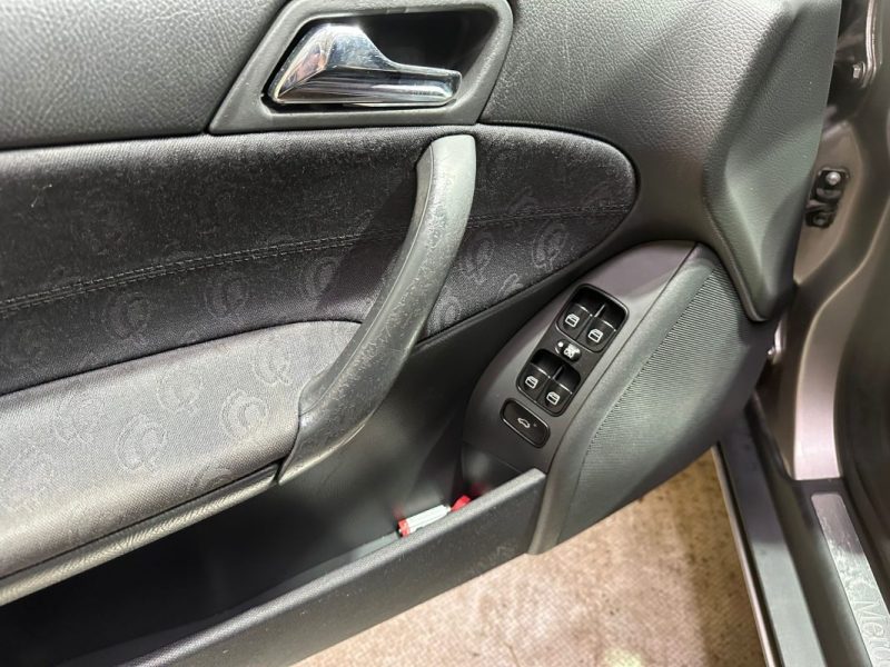 MERCEDES-BENZ Classe C 220 CDI 143 cv CLASSIC 2003