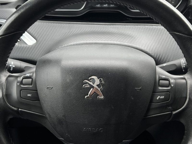 PEUGEOT 208 PHASE 2 STYLE 1.2 82 Cv ECRAN TACTILE / APPLE & ANDROID 5 PORTES - GARANTIE 1 AN