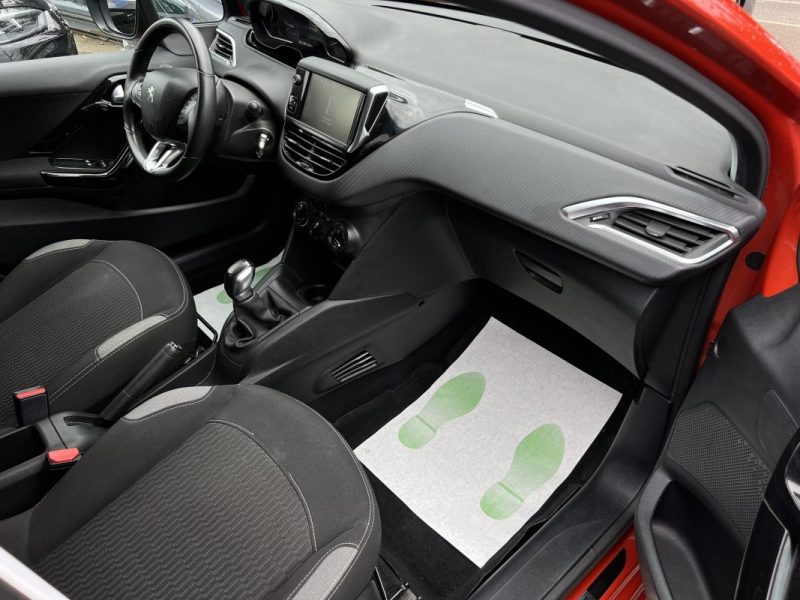 PEUGEOT 208 PHASE 2 STYLE 1.2 82 Cv ECRAN TACTILE / APPLE & ANDROID 5 PORTES - GARANTIE 1 AN