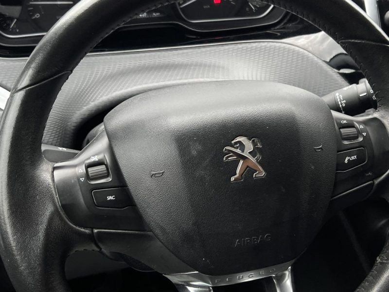 PEUGEOT 208 PHASE 2 STYLE 1.2 82 Cv ECRAN TACTILE / APPLE & ANDROID 5 PORTES - GARANTIE 1 AN