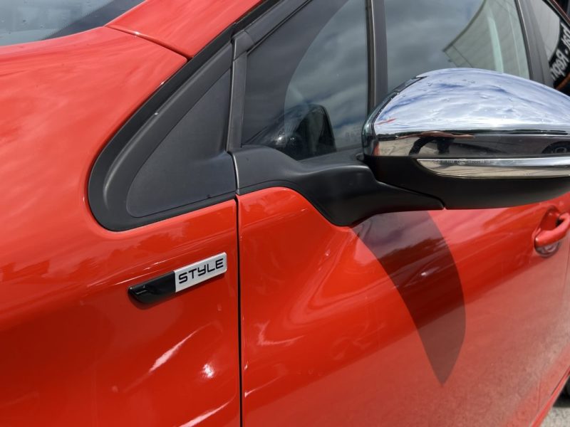 PEUGEOT 208 PHASE 2 STYLE 1.2 82 Cv ECRAN TACTILE / APPLE & ANDROID 5 PORTES - GARANTIE 1 AN