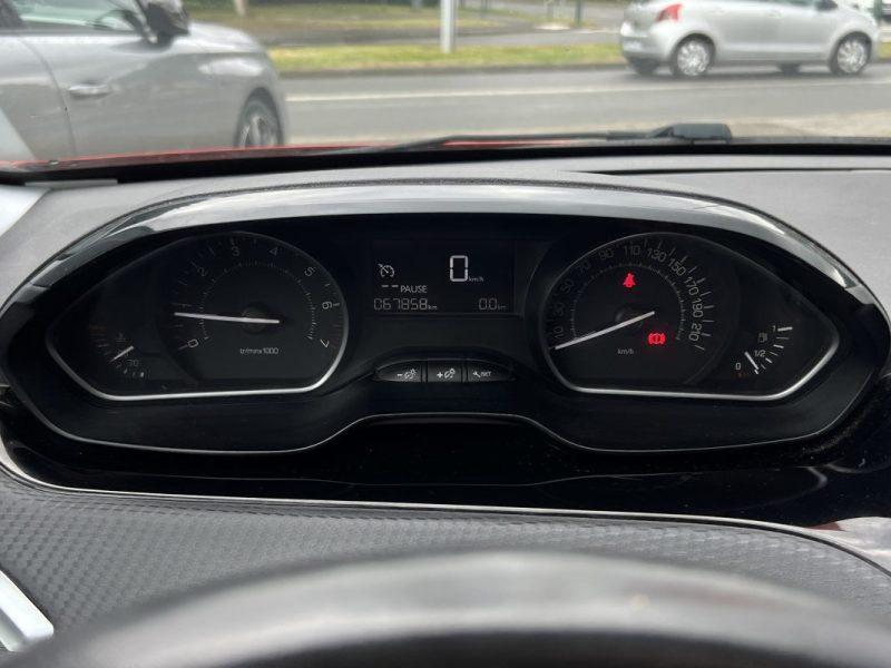 PEUGEOT 208 PHASE 2 STYLE 1.2 82 Cv ECRAN TACTILE / APPLE & ANDROID 5 PORTES - GARANTIE 1 AN