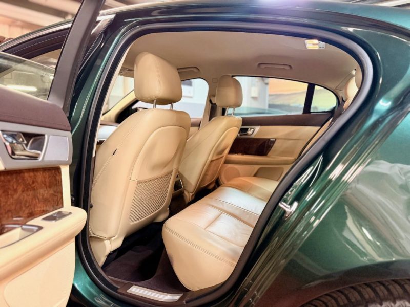 JAGUAR XF V6 3.0 D 240 CH Premium Luxury 1ERE Main