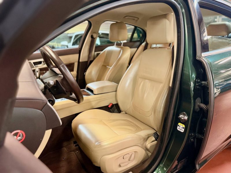 JAGUAR XF V6 3.0 D 240 CH Premium Luxury 1ERE Main