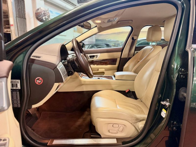 JAGUAR XF V6 3.0 D 240 CH Premium Luxury 1ERE Main