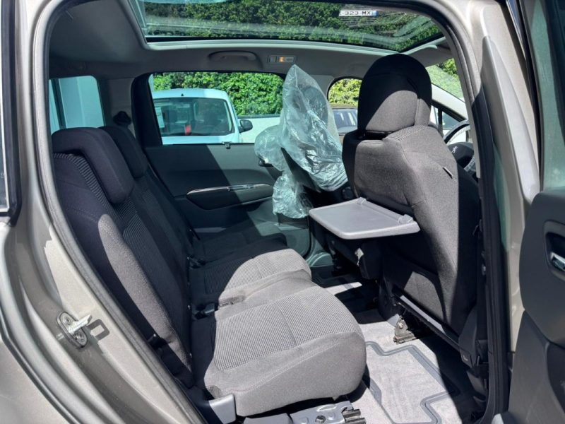 PEUGEOT 5008 1.6 HDI 112cv Pack PREMIUM / GPS / TOIT PANORAMIQUE / DISTRIBUTION EMBRAYAGE NEUF