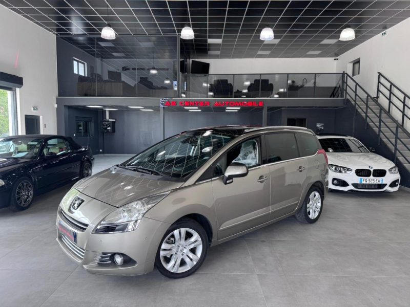 PEUGEOT 5008 1.6 HDI 112cv Pack PREMIUM / GPS / TOIT PANORAMIQUE / DISTRIBUTION EMBRAYAGE NEUF
