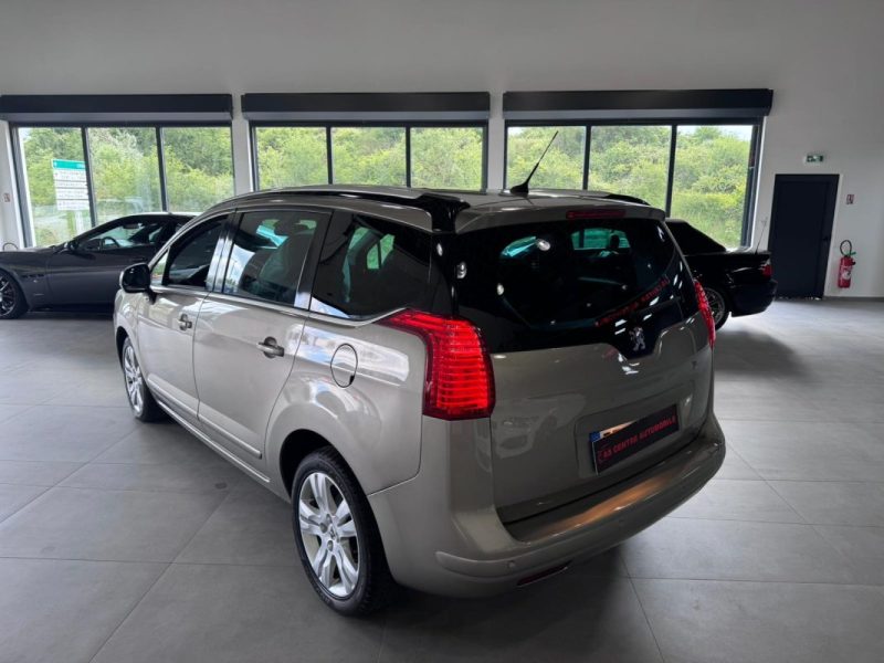 PEUGEOT 5008 1.6 HDI 112cv Pack PREMIUM / GPS / TOIT PANORAMIQUE / DISTRIBUTION EMBRAYAGE NEUF