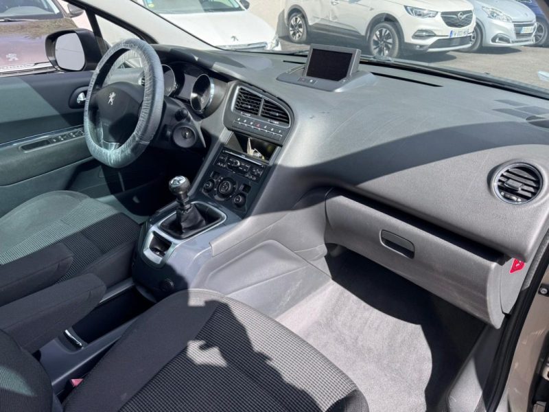 PEUGEOT 5008 1.6 HDI 112cv Pack PREMIUM / GPS / TOIT PANORAMIQUE / DISTRIBUTION EMBRAYAGE NEUF