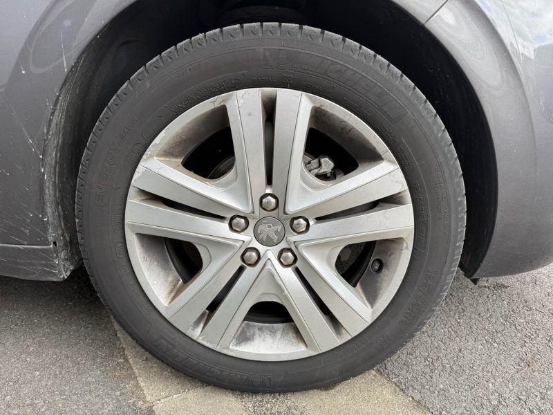PEUGEOT 208 1.2 PURETECH 82CH SIGNATURE