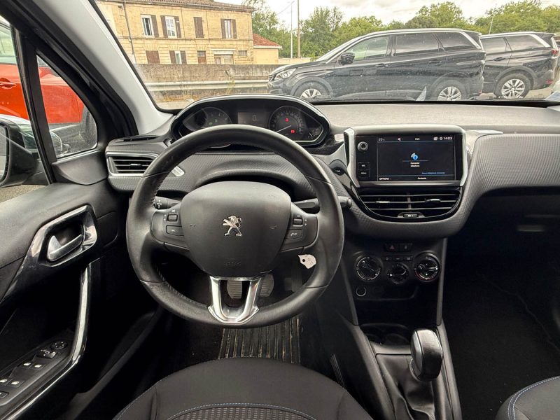 PEUGEOT 208 1.2 PURETECH 82CH SIGNATURE