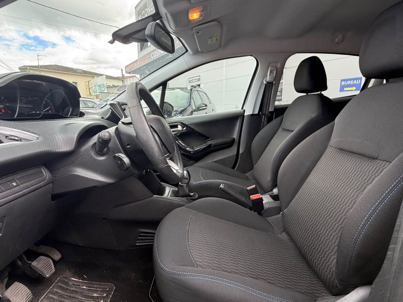 PEUGEOT 208 1.2 PURETECH 82CH SIGNATURE