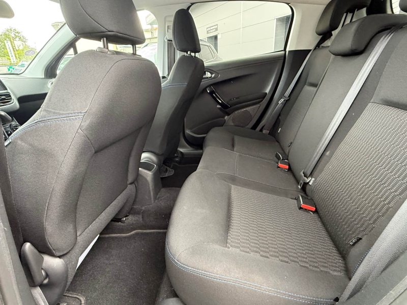 PEUGEOT 208 1.2 PURETECH 82CH SIGNATURE