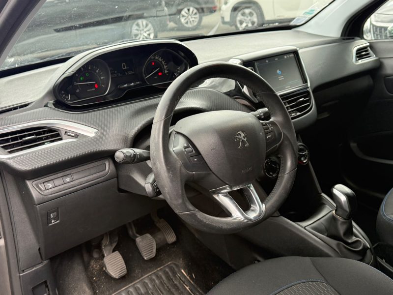 PEUGEOT 208 1.2 PURETECH 82CH SIGNATURE