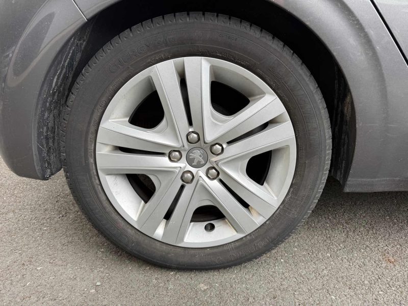 PEUGEOT 208 1.2 PURETECH 82CH SIGNATURE