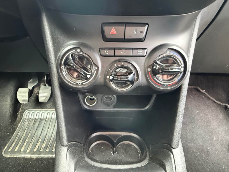 PEUGEOT 208 1.2 PURETECH 82CH SIGNATURE