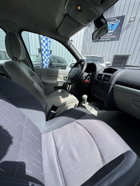 RENAULT CLIO EXPRESSION 1.4 16V 2002 GARANTIE 