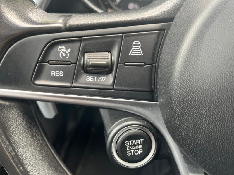 ALFA ROMEO Giulia Super 2.2 JTDM 180 ch AT8 Boîte Auto / Pack Cuir & Bois / Caméra de Recul 