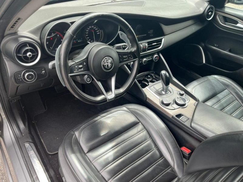ALFA ROMEO Giulia Super 2.2 JTDM 180 ch AT8 Boîte Auto / Pack Cuir & Bois / Caméra de Recul 