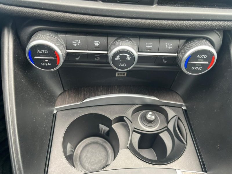 ALFA ROMEO Giulia Super 2.2 JTDM 180 ch AT8 Boîte Auto / Pack Cuir & Bois / Caméra de Recul 