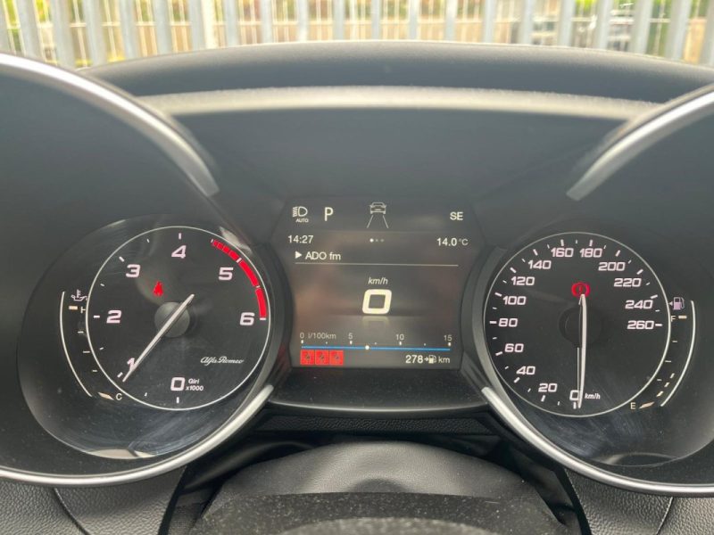 ALFA ROMEO Giulia Super 2.2 JTDM 180 ch AT8 Boîte Auto / Pack Cuir & Bois / Caméra de Recul 