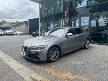 ALFA ROMEO Giulia Super 2.2 JTDM 180 ch AT8 Boîte Auto / Pack Cuir & Bois / Caméra de Recul 