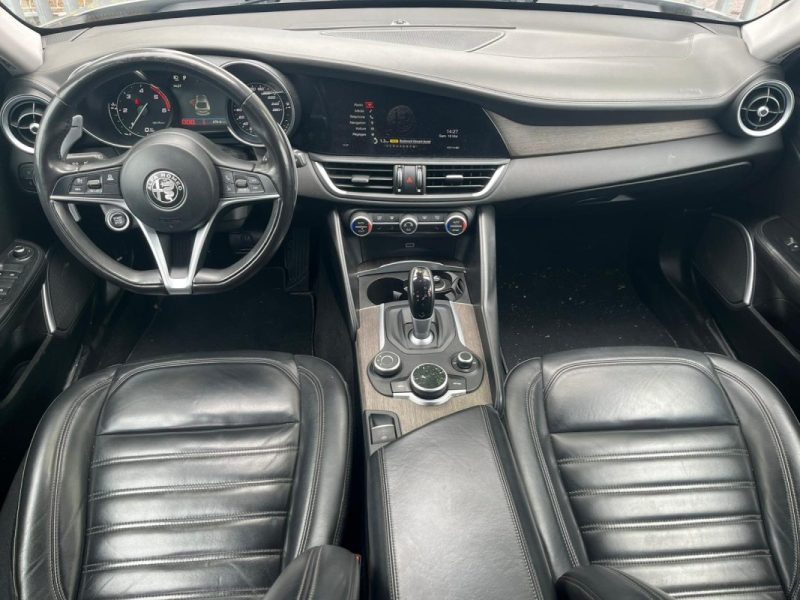 ALFA ROMEO Giulia Super 2.2 JTDM 180 ch AT8 Boîte Auto / Pack Cuir & Bois / Caméra de Recul 