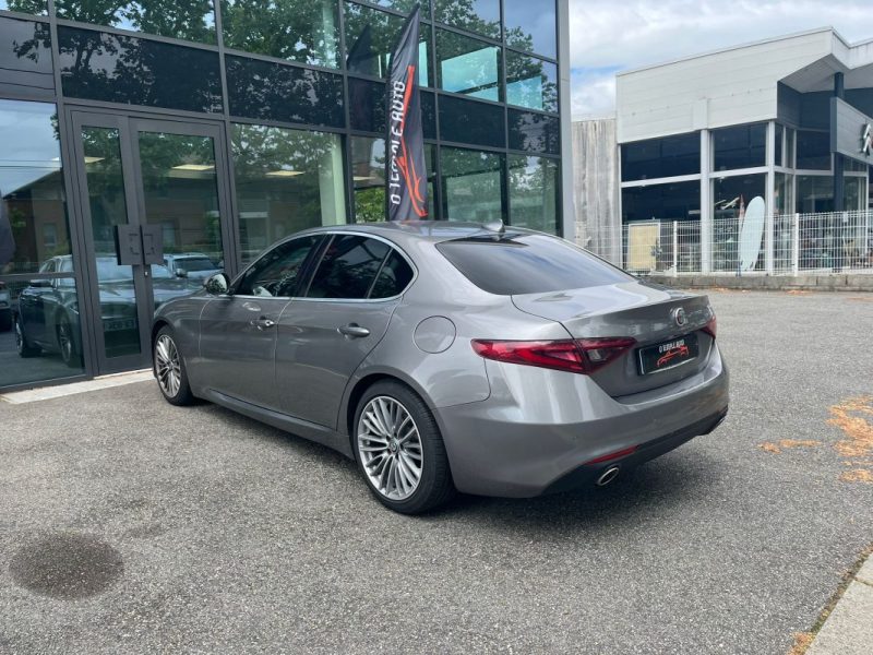 ALFA ROMEO Giulia Super 2.2 JTDM 180 ch AT8 Boîte Auto / Pack Cuir & Bois / Caméra de Recul 