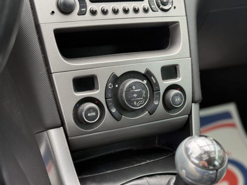 Peugeot 308 1.6 VTi 120ch Confort Pack - Régulateur - Clim - Jantes Alu - Révisée & Garantie 6 mois