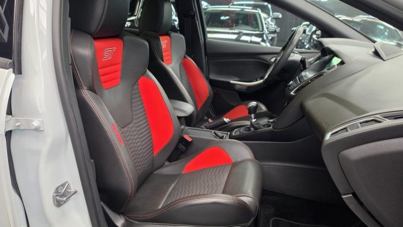 FORD FOCUS TURNIER ST 2.0 250*GPS*CUIR*XENON* 2017