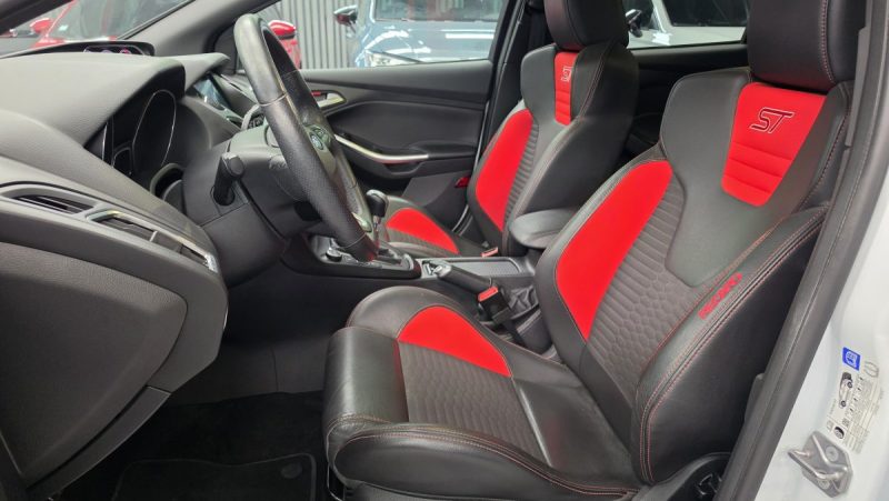 FORD FOCUS TURNIER ST 2.0 250*GPS*CUIR*XENON* 2017