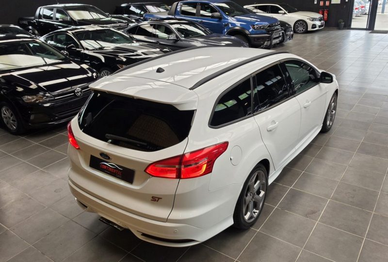 FORD FOCUS TURNIER ST 2.0 250*GPS*CUIR*XENON* 2017