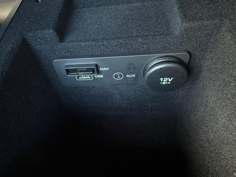 JAGUAR XE 2.0 200 R-SPORT AUTO*1ERE MAIN*MERIDIAN*CAMERA*CUIR* 2018