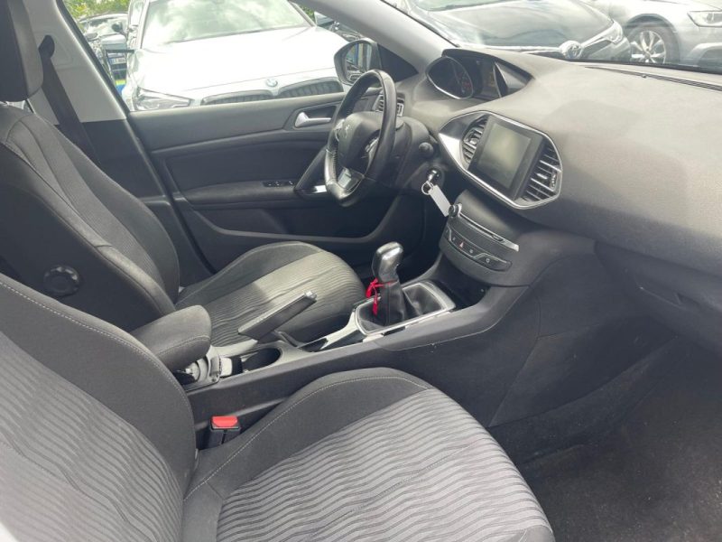 PEUGEOT 308 II 1.2 PURETECH 110CH STYLE 5P