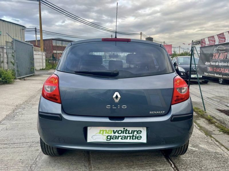 RENAULT CLIO 3 DYNAMIQUE 1.6 16 V 110 CH