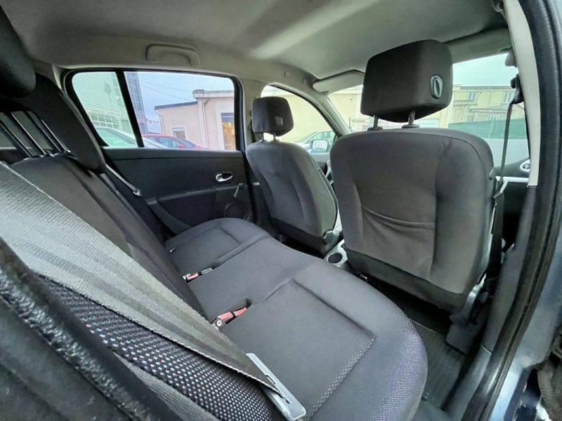 RENAULT CLIO 3 DYNAMIQUE 1.6 16 V 110 CH
